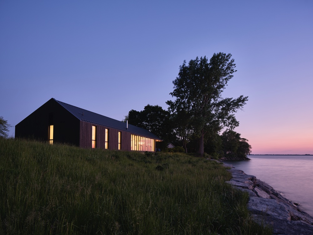 Modern Lakefront Masterpiece